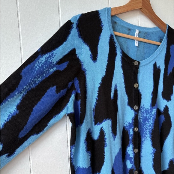 Blue Sky Blue Leopard Bamboo Cotton | Size XL - Picture 4 of 8